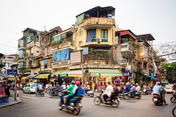 Day 01: Hanoi arrival - street food & water puppet 