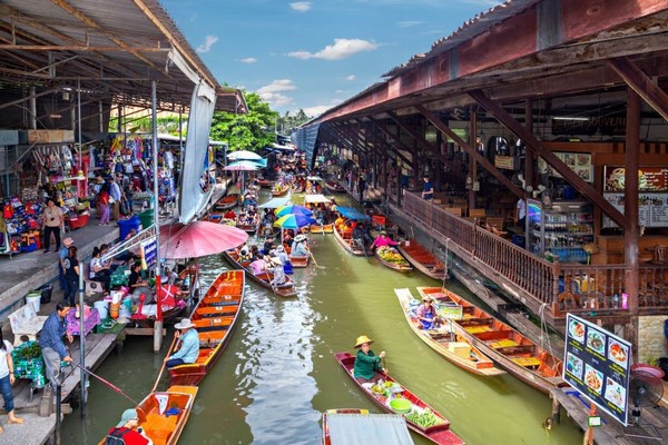 Day 03: Risky Market - Damnoen Saduak