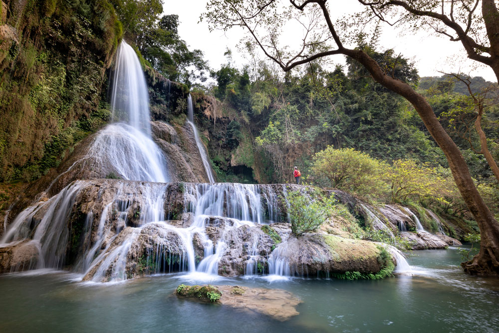 Moc chau Dai Yem waterfall