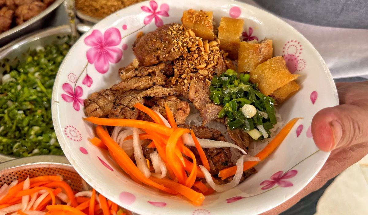 Grilled Pork and Rice Vermicelli (Bún Thịt Nướng)