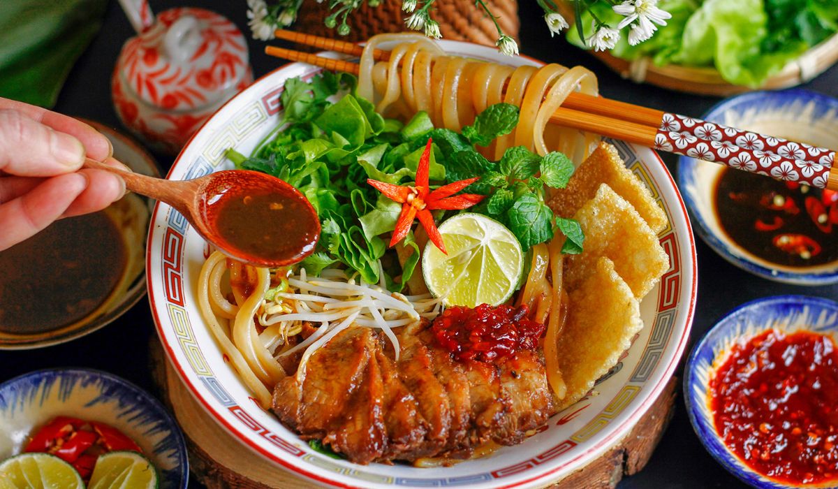 Roasted Pork with Cao Lau Noodles (Cao Lầu)