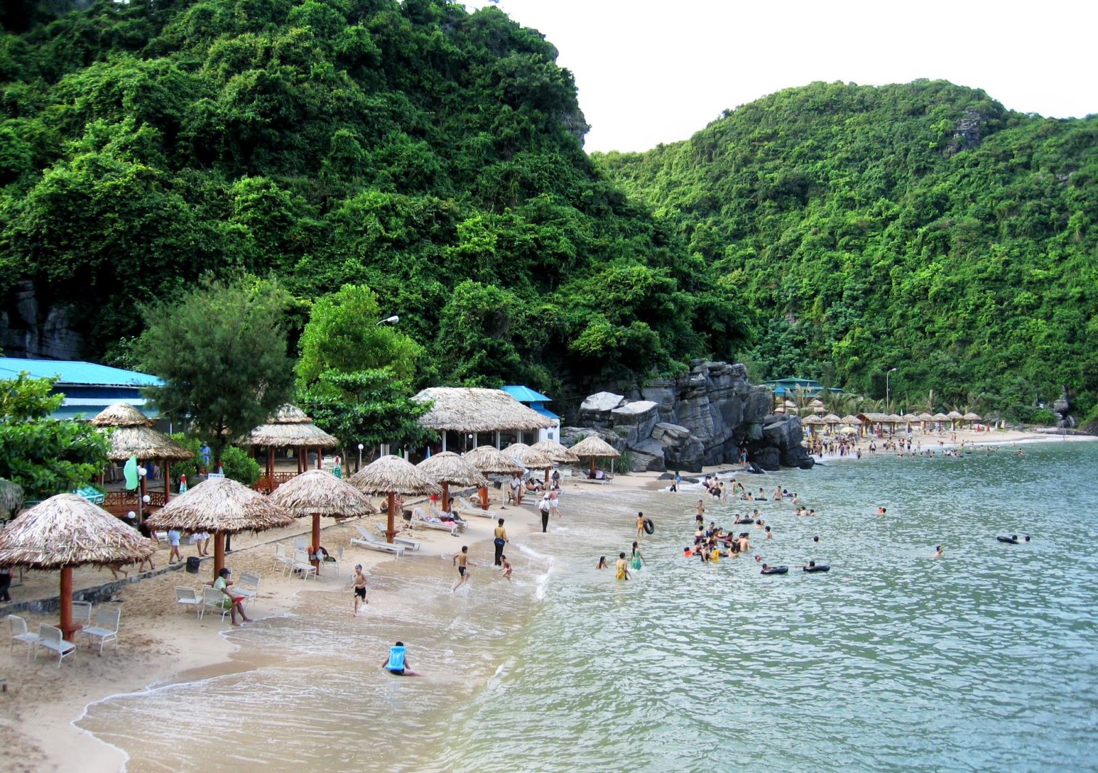 lan ha bay cat dua beach