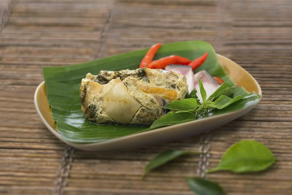 lao cuisine steamed fish