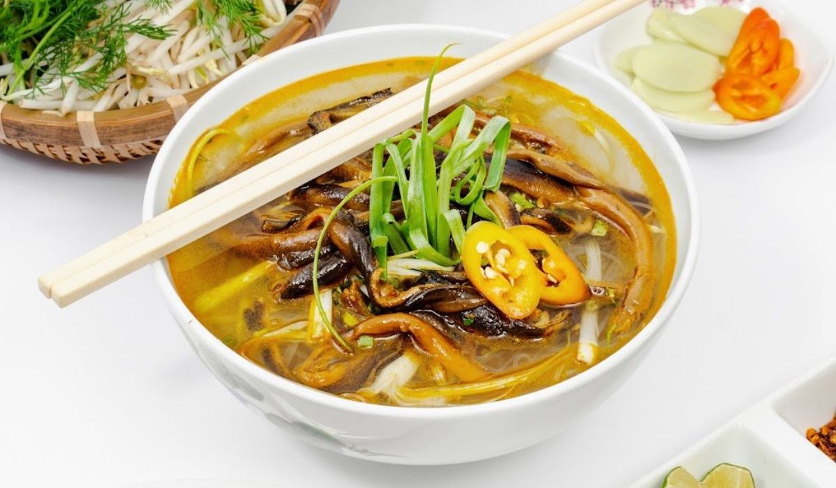 Eel Glass Noodle Soup (Miến Lươn)