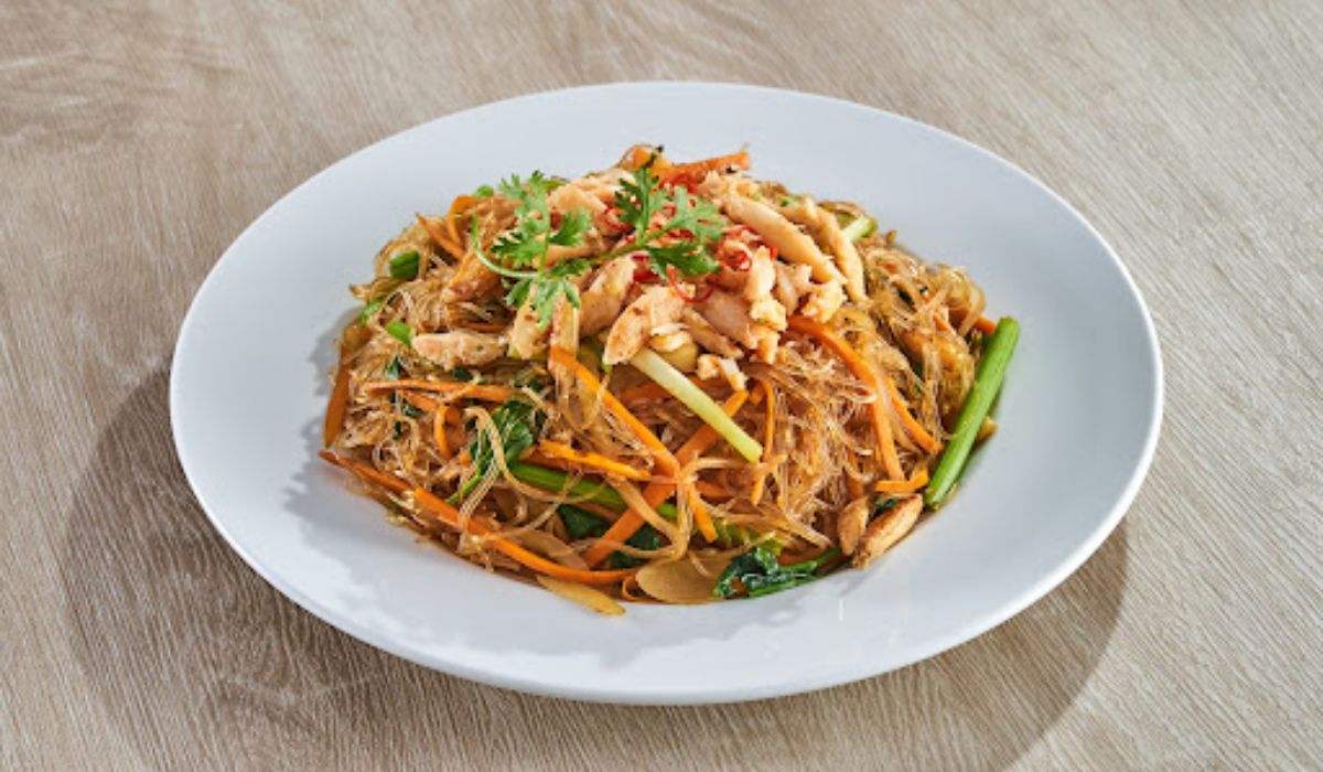 Crab Meat and Glass Noodle Stir-Fry (Miến Xào Cua)